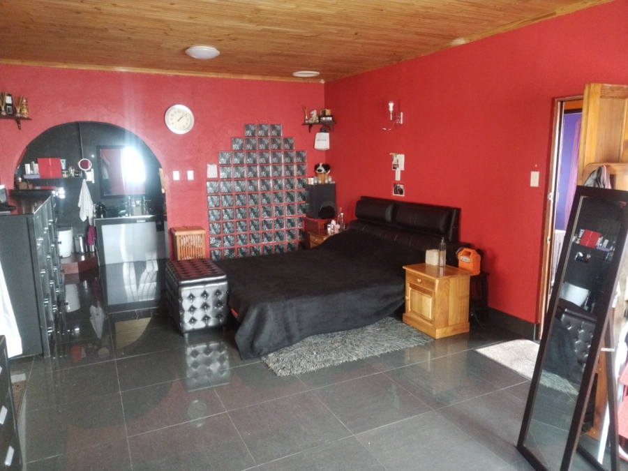 7 Bedroom Property for Sale in Brackenfell Central Western Cape